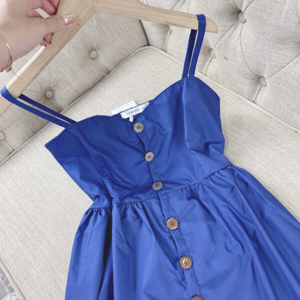 Váy 2 dây cúc gỗ màu xanh